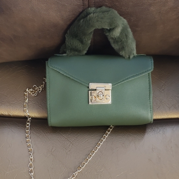 Handbags - Elegant Green Handbag with Chain Strap